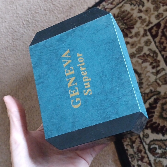 Brand new 2 watch comes with box special ✨️ - Picture 8 of 9